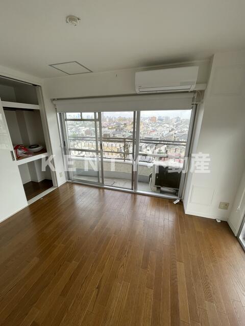 居室・リビング　こちらのリビングで趣味の時間をお楽しみください