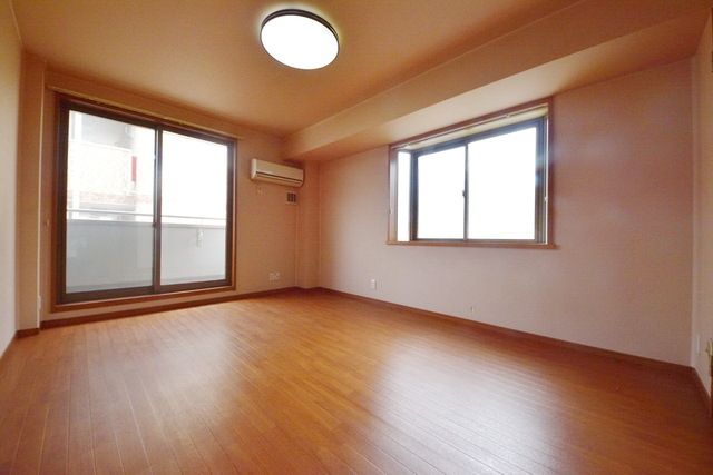 居室・リビング　★2面採光ですので明るいですよ★