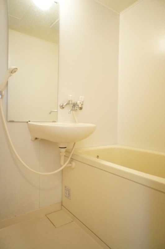 バス・シャワールーム　図面と現状に相違がある場合には現状を優先