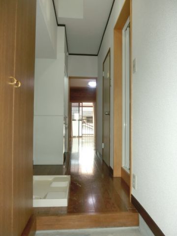 玄関　玄関入るとこんな感じ。