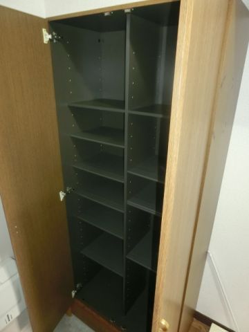 その他　玄関に大型シューズボックス。