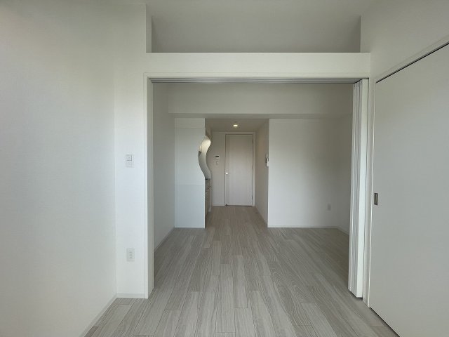 居室・リビング　同マンションの別のお部屋の写真です。