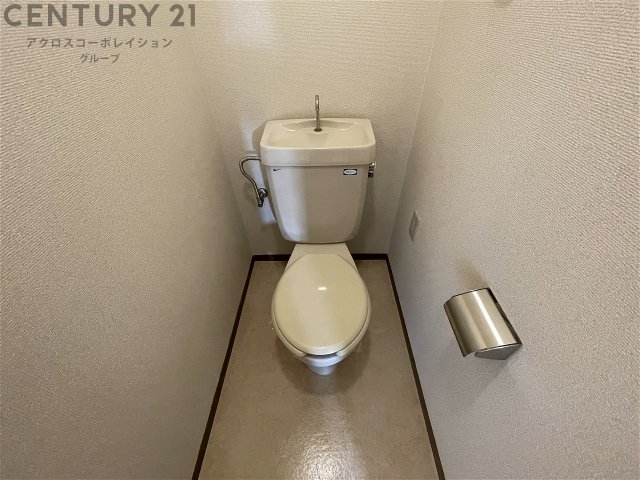 トイレ　温水洗浄便座付きのトイレです♪