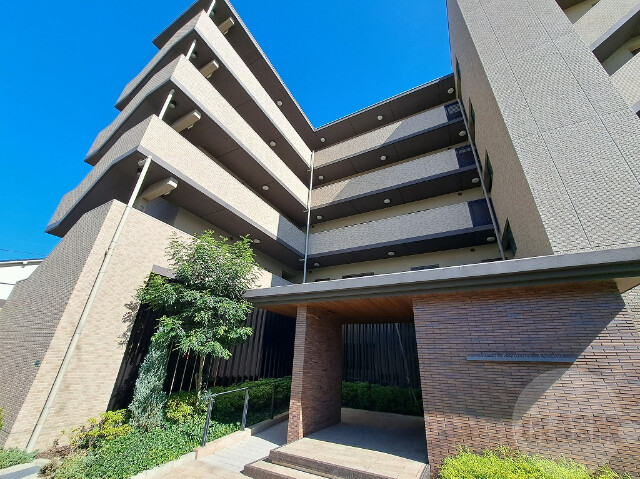 建物外観　５階建て鉄筋コンクリート造です♪