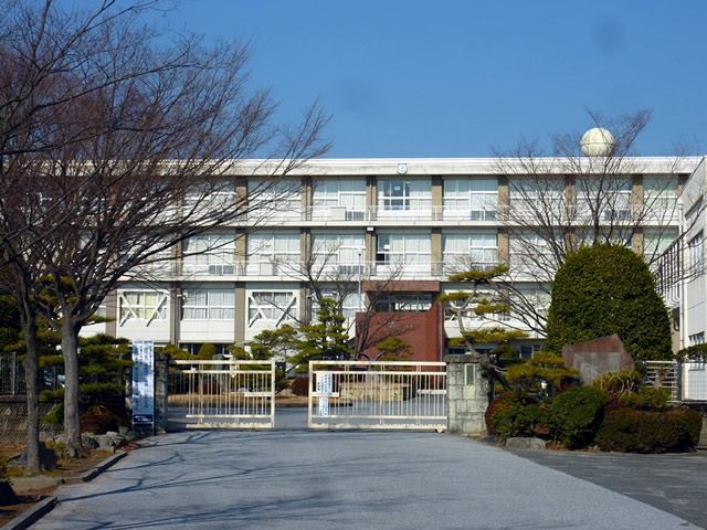 中学校　市立木曽川中学校（中学校）まで2100m