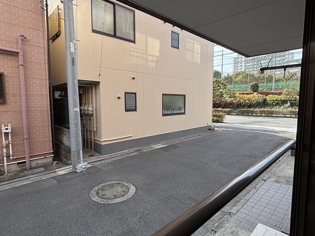 バルコニー　前面棟との距離あります