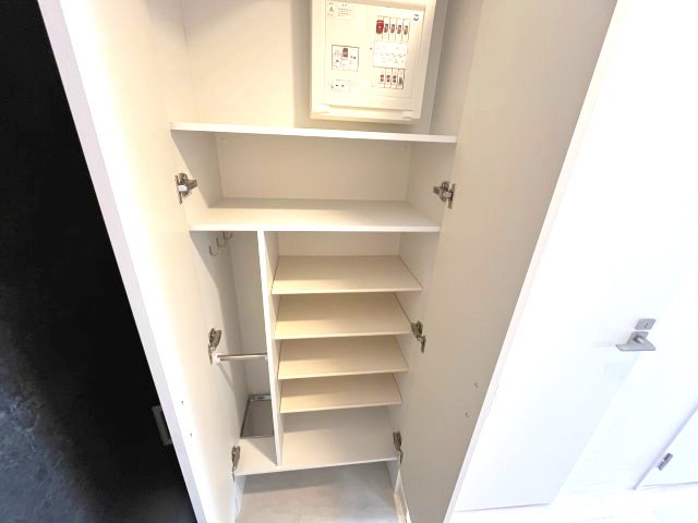 収納　写真は、同間取りの他部屋となっております。