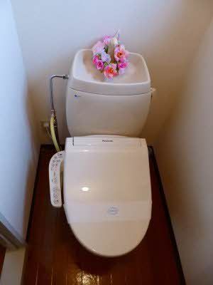 トイレ　温水洗浄便座