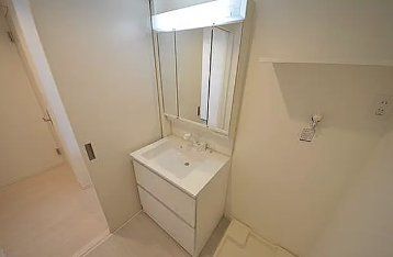 洗面設備　現状優先とし写真は参照とする。