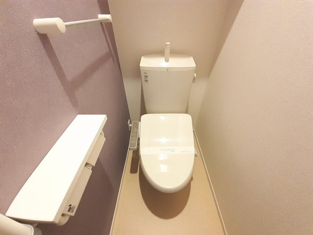 トイレ　※同建物の別のお部屋の写真です。