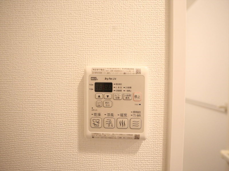 その他設備　浴室暖房乾燥機付き
