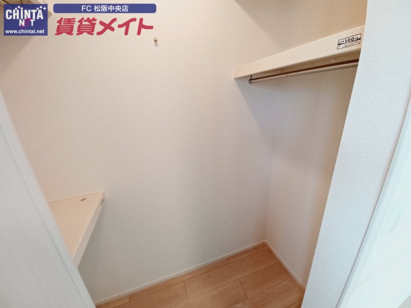 収納　同型参考写真