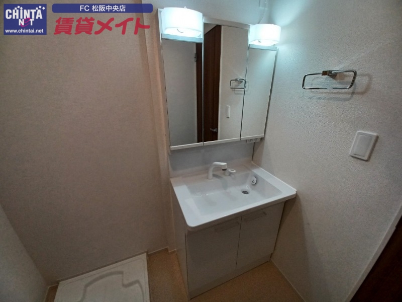 洗面設備　同型参考写真