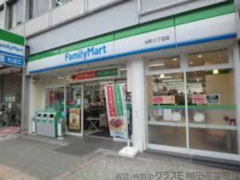 コンビニ　ファミリーマート谷町七丁目店（コンビニ）まで111m