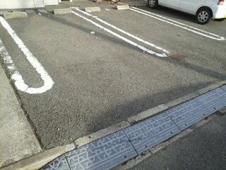 駐車場　駐車場に車を止められます