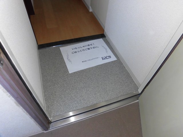 玄関　玄関収納たっぷり
