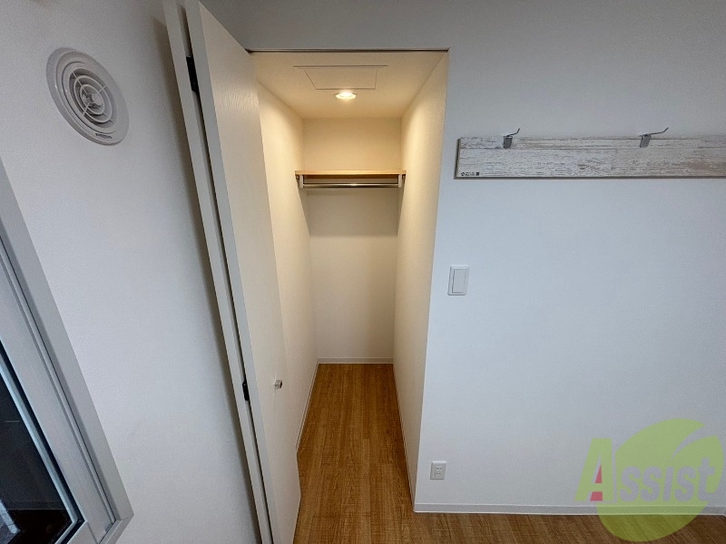 収納　寝室の収納です。部屋がすっきり片付きます。