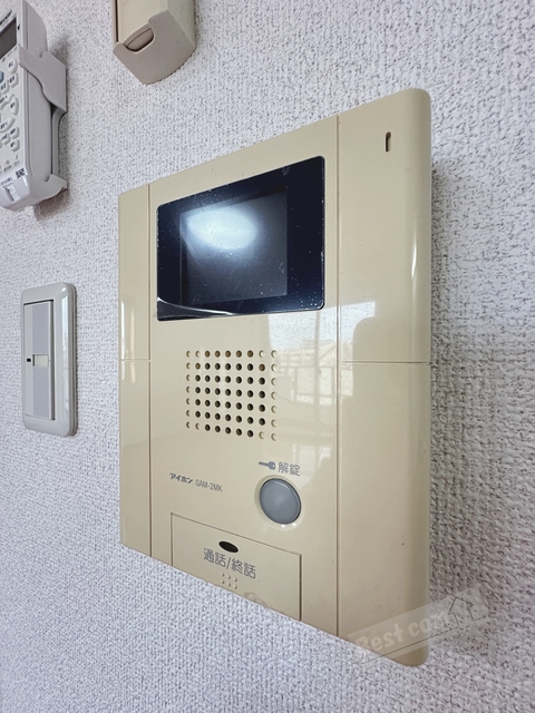 セキュリティ　モニターホンで来訪者を確認できます♪