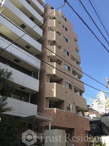 建物外観　モニタ付きオートロック・宅配BOX・敷地内ゴミ置場あり