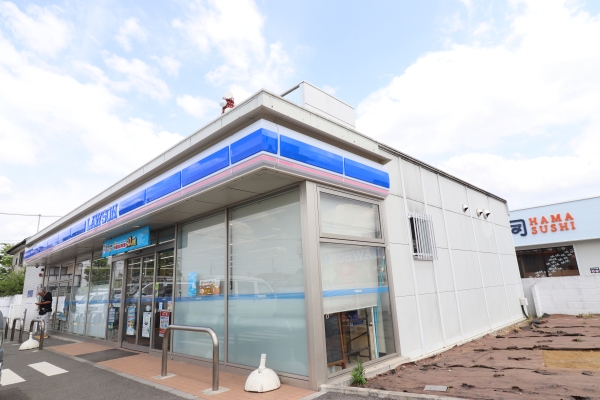 コンビニ　ローソンストア100野田山崎店（コンビニ）まで700m