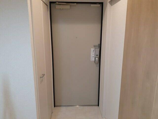玄関　広い玄関スペース