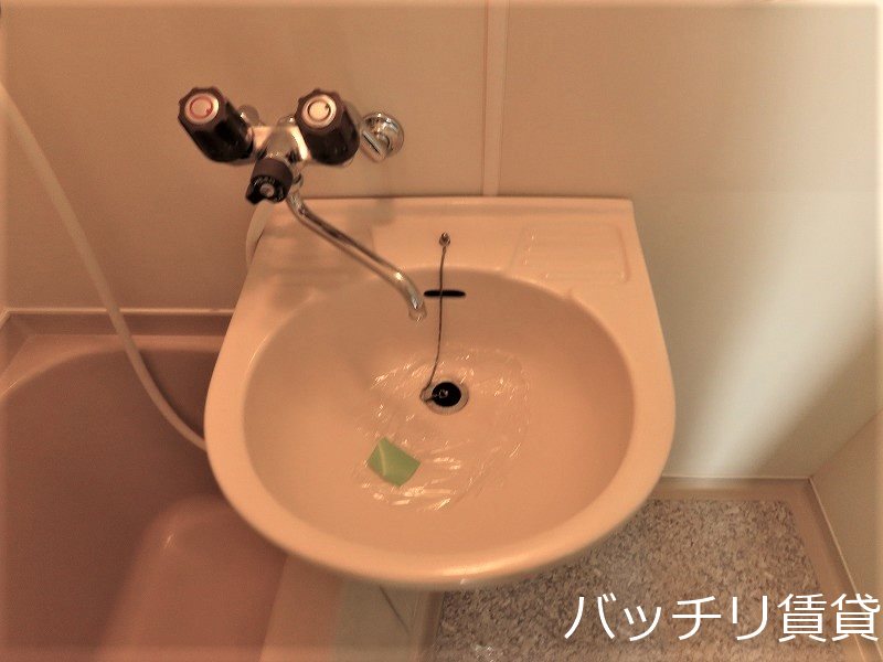 洗面設備　画像は別号室の為、現況優先
