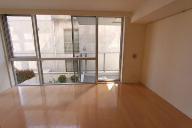 居室・リビング　写真は同タイプ住居です。