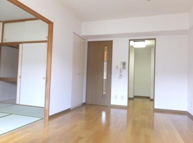 居室・リビング　他住戸の参考写真です。
