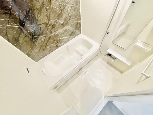 バス・シャワールーム　同一建物内３０２号室内装写真転載