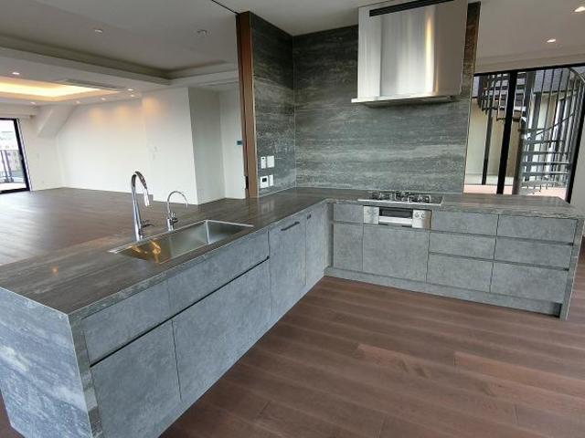 キッチン　※写真は同タイプ住戸です。