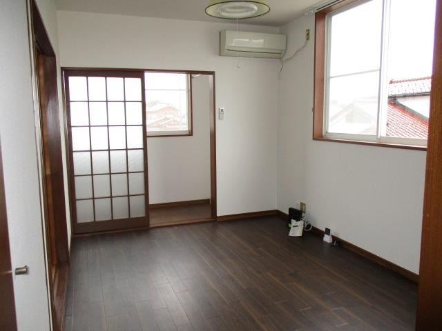 居室・リビング　角部屋で明るい洋室です☆