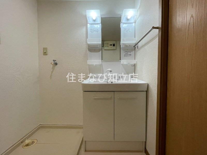 洗面設備　反転・同型タイプ