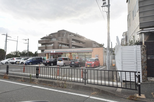 コンビニ　セブンイレブン　豊中北桜塚4丁目店（コンビニ）まで844m