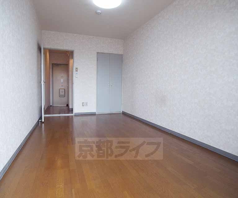 居室・リビング　落ち着きのあるお部屋となっています