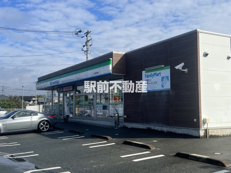 コンビニ　ファミリーマート大牟田手鎌店（コンビニ）まで500m