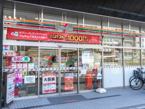 コンビニ　セブンイレブン 四谷3丁目店（コンビニ）まで215m