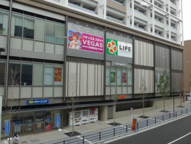 スーパー　ライフ京急蒲田駅前店（スーパー）まで392m