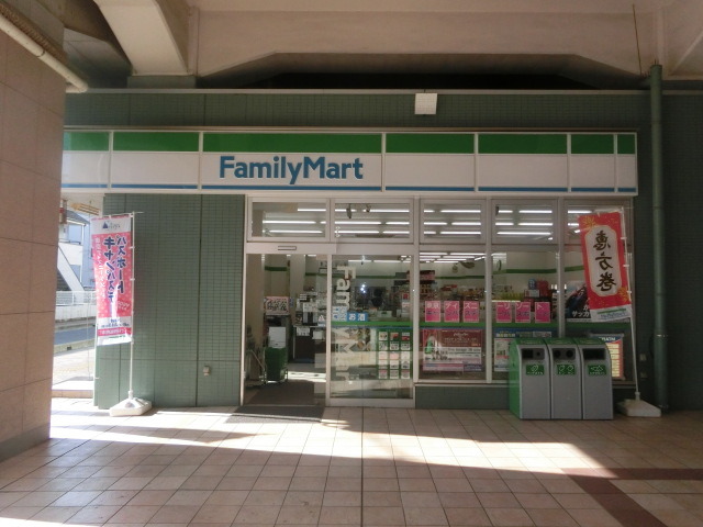 コンビニ　ファミリーマート市川妙典駅店（コンビニ）まで690m
