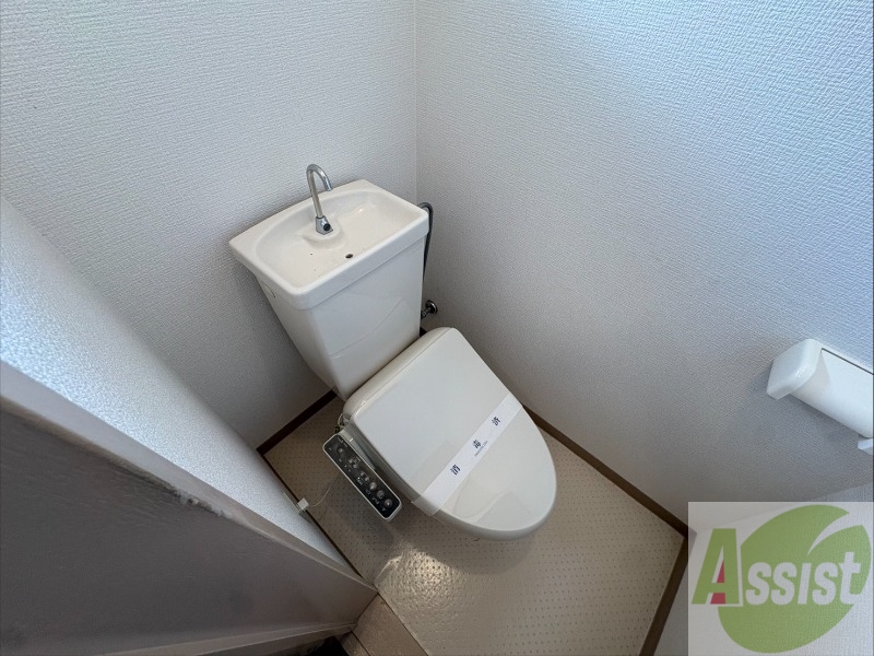 トイレ　こちらはトイレです。清潔感があり、安心して使用できます。