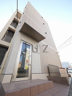 建物外観　築2017年の賃貸マンションです。