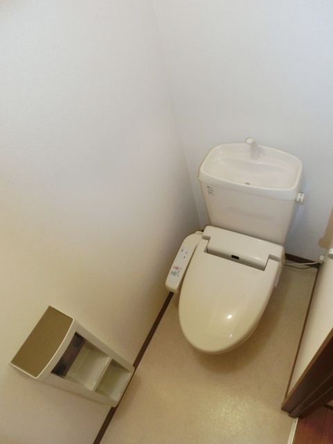 トイレ　温水洗浄便座付きトイレ