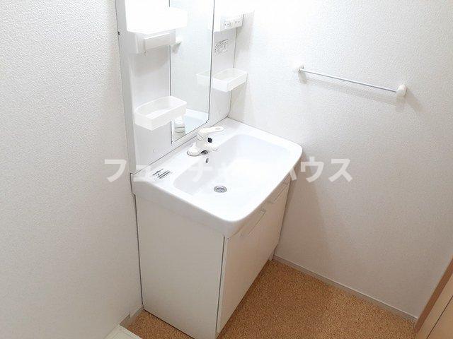 洗面設備　ゆったりとスペースのある洗面所