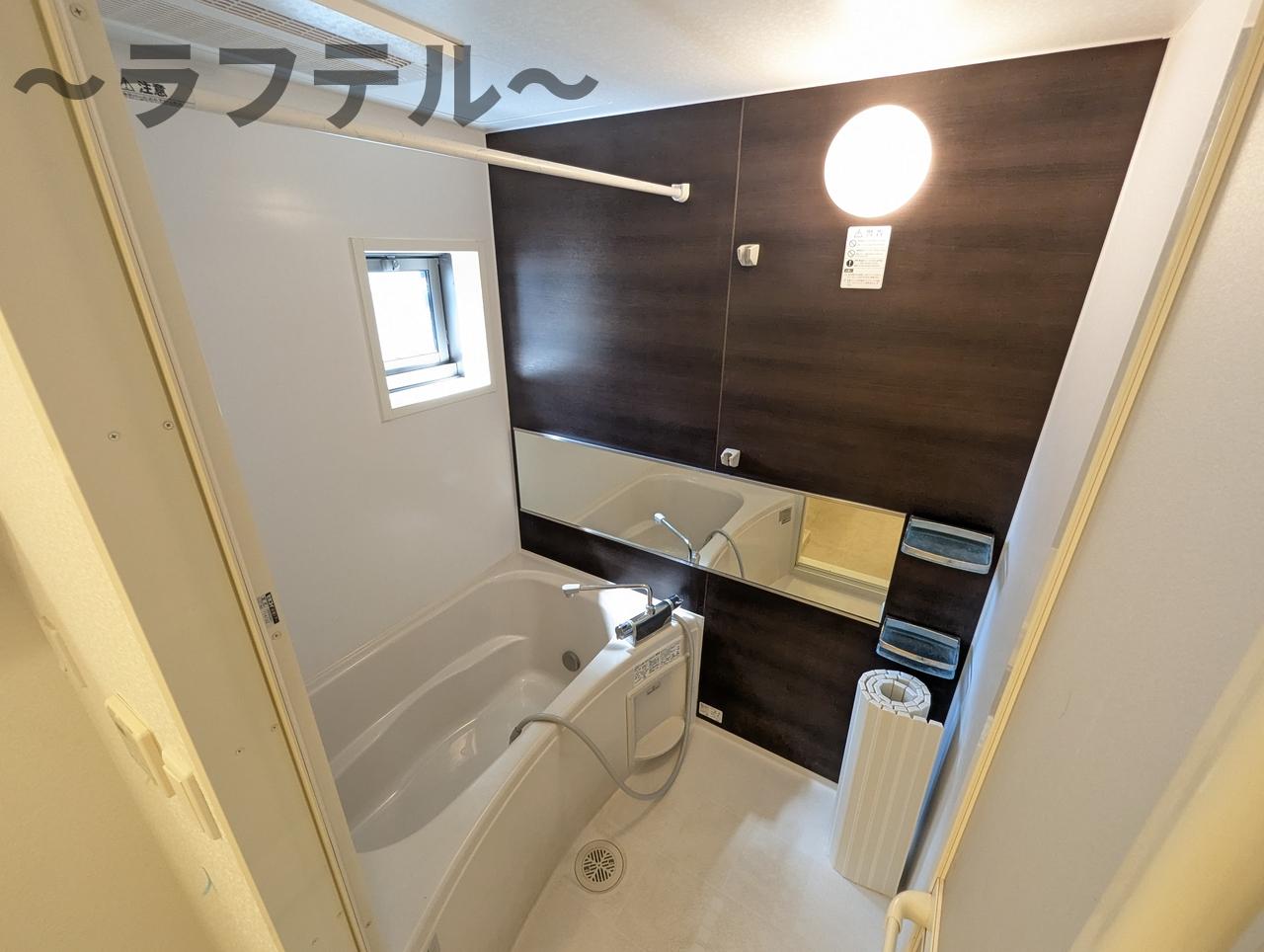 バス・シャワールーム　同メーカー施工　別部屋写真