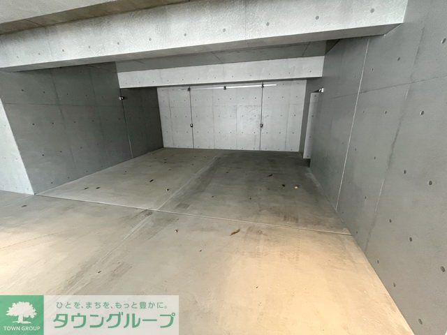 駐車場　収納