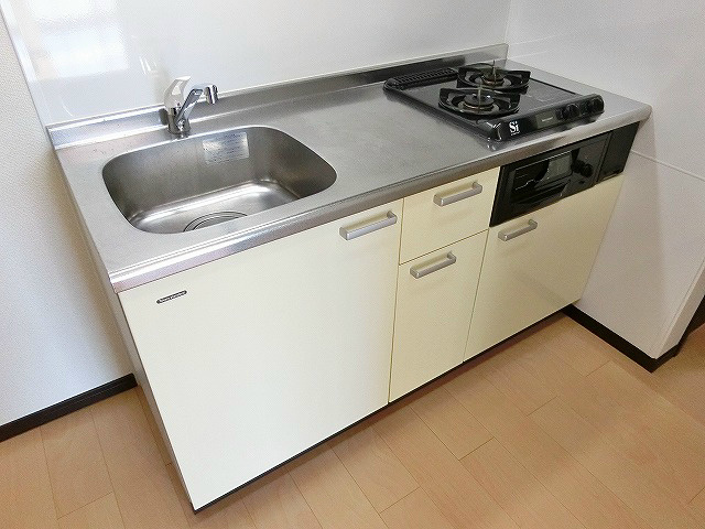 キッチン　２口コンロ付きのキッチン。