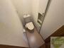 トイレ　こちらはトイレです。清潔感があり、安心して使用できます。