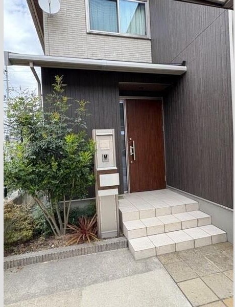 ＪＲ山陽本線 大久保駅 徒歩17分 2階建 築12年の玄関写真