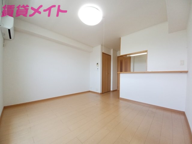 居室・リビング　反転タイプ参考写真
