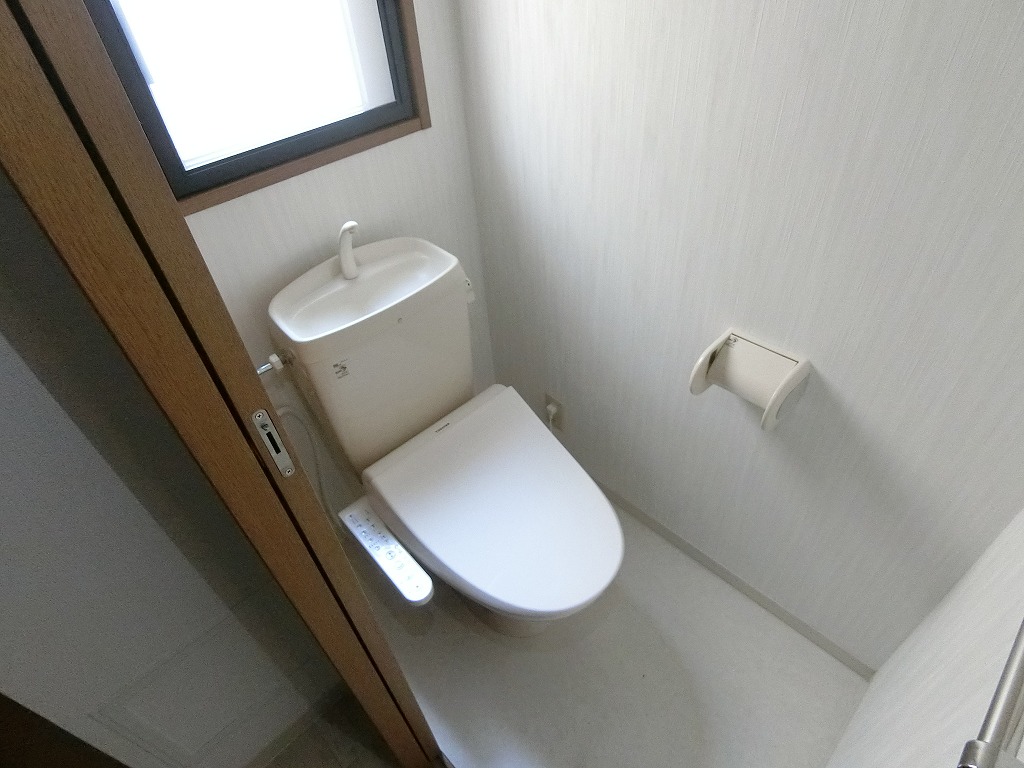 トイレ　癖になるウォシュレット完備