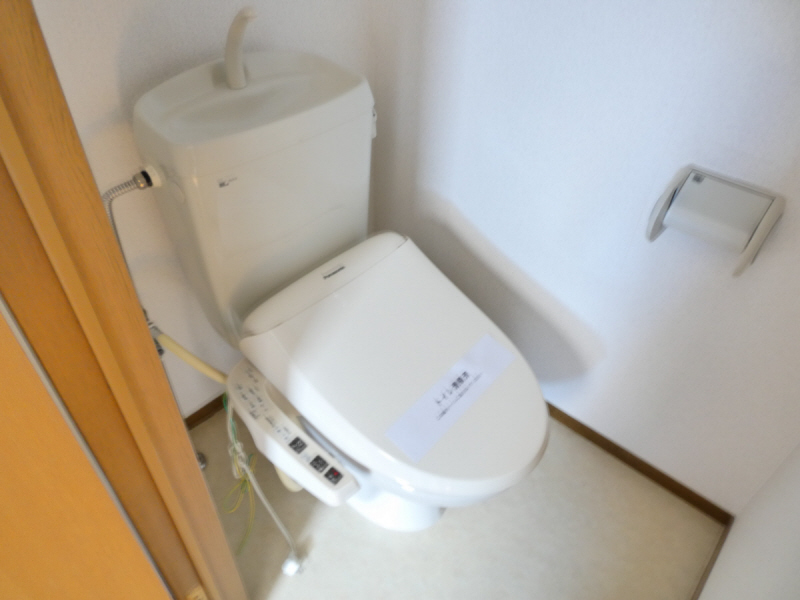 エメラルドグリーンのトイレ写真